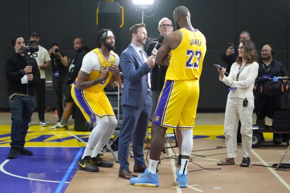 Lebron james lakers preseason hot sale